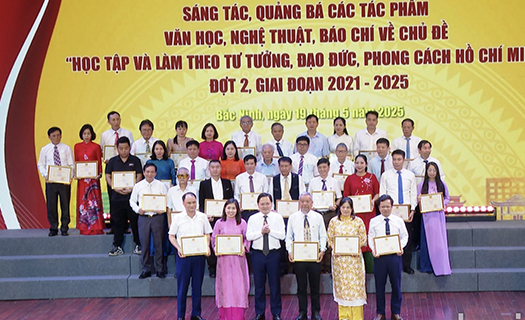 Bắc Ninh: Trao thưởng 39 tác phẩm đạt giải chủ đề học tập và làm theo Bác